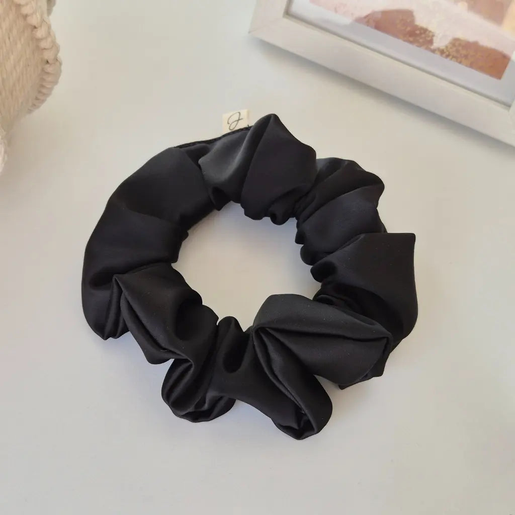 Chouchou en Satin Noir - Les Chouchous de Justine