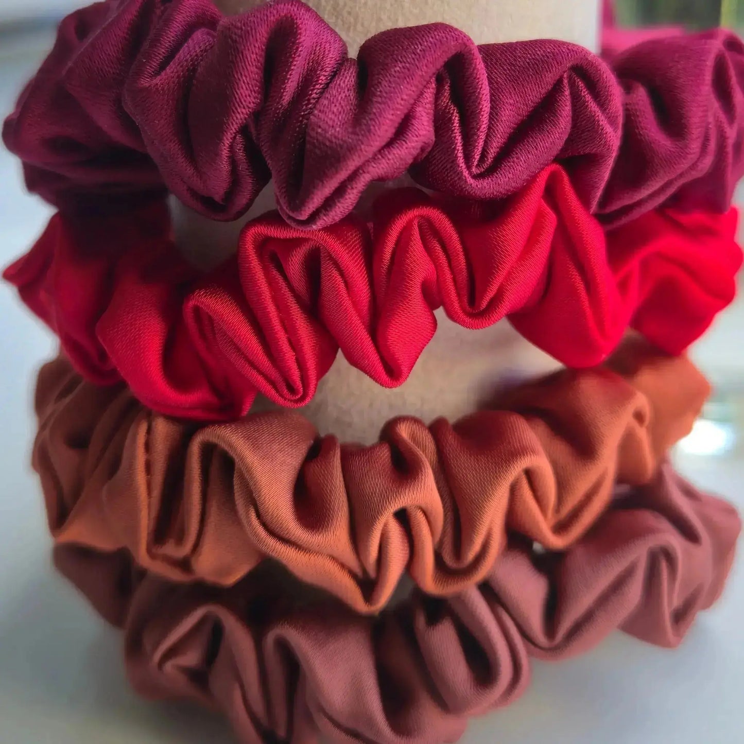 Mini Chouchou en Satin Bordeaux - Les Chouchous de Justine
