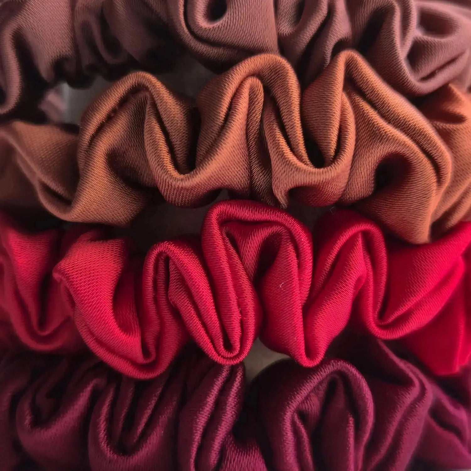 Mini Chouchou en Satin Bordeaux - Les Chouchous de Justine