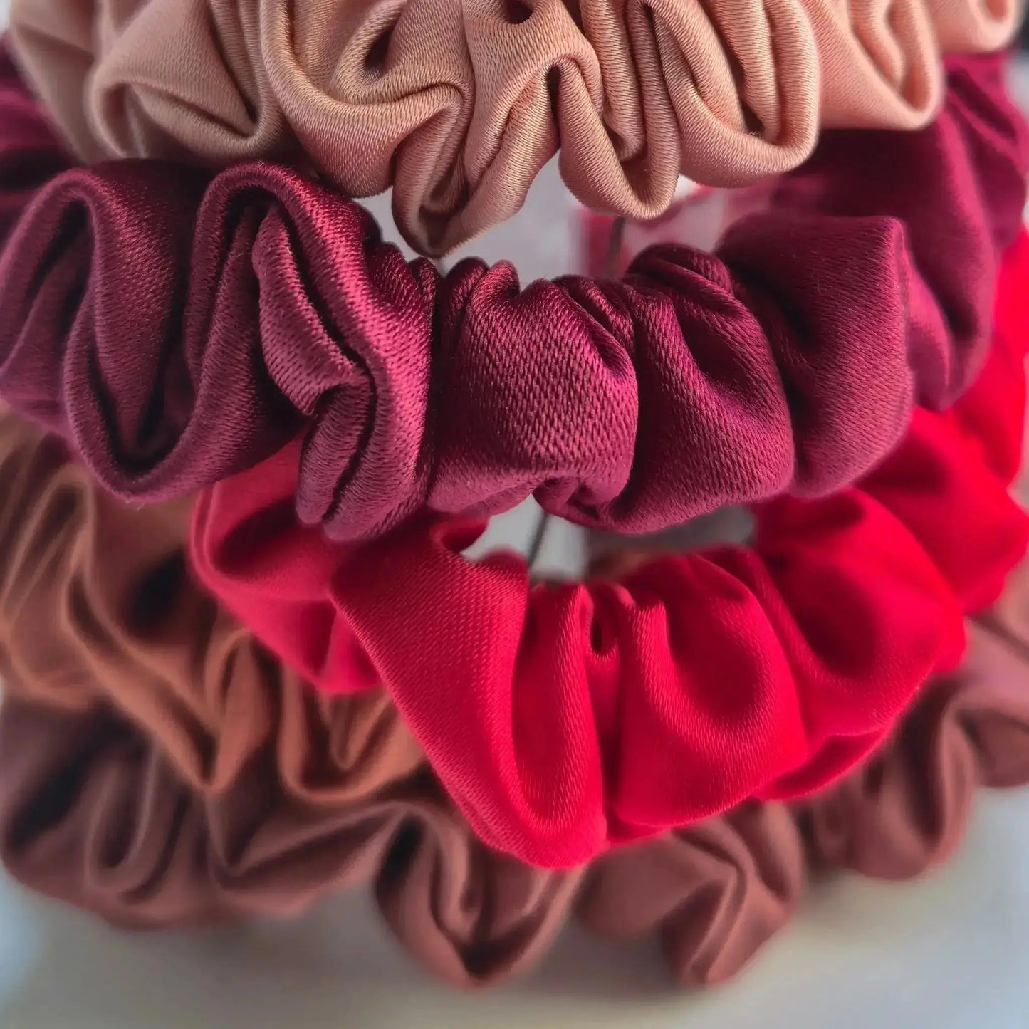Mini Chouchou en Satin Bordeaux - Les Chouchous de Justine