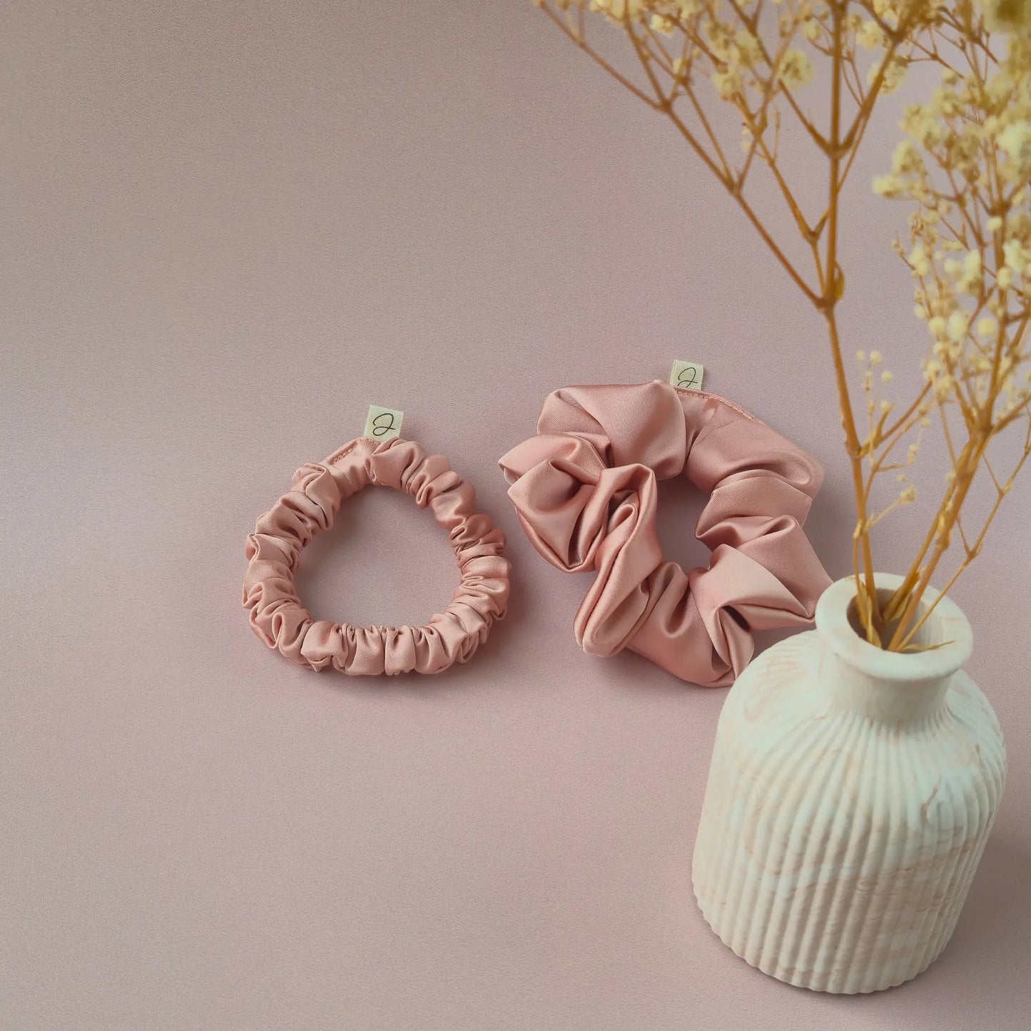 Chouchou en Satin Rose Carmay - Les Chouchous de Justine