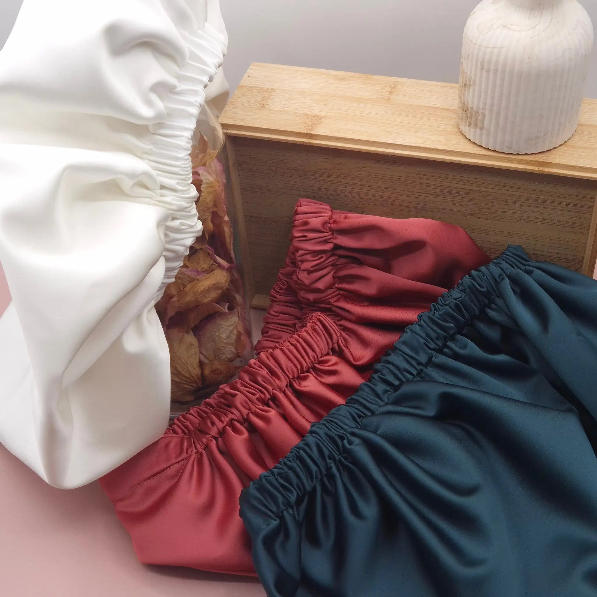 Bonnets en satin réversible - Les Chouchous de Justine