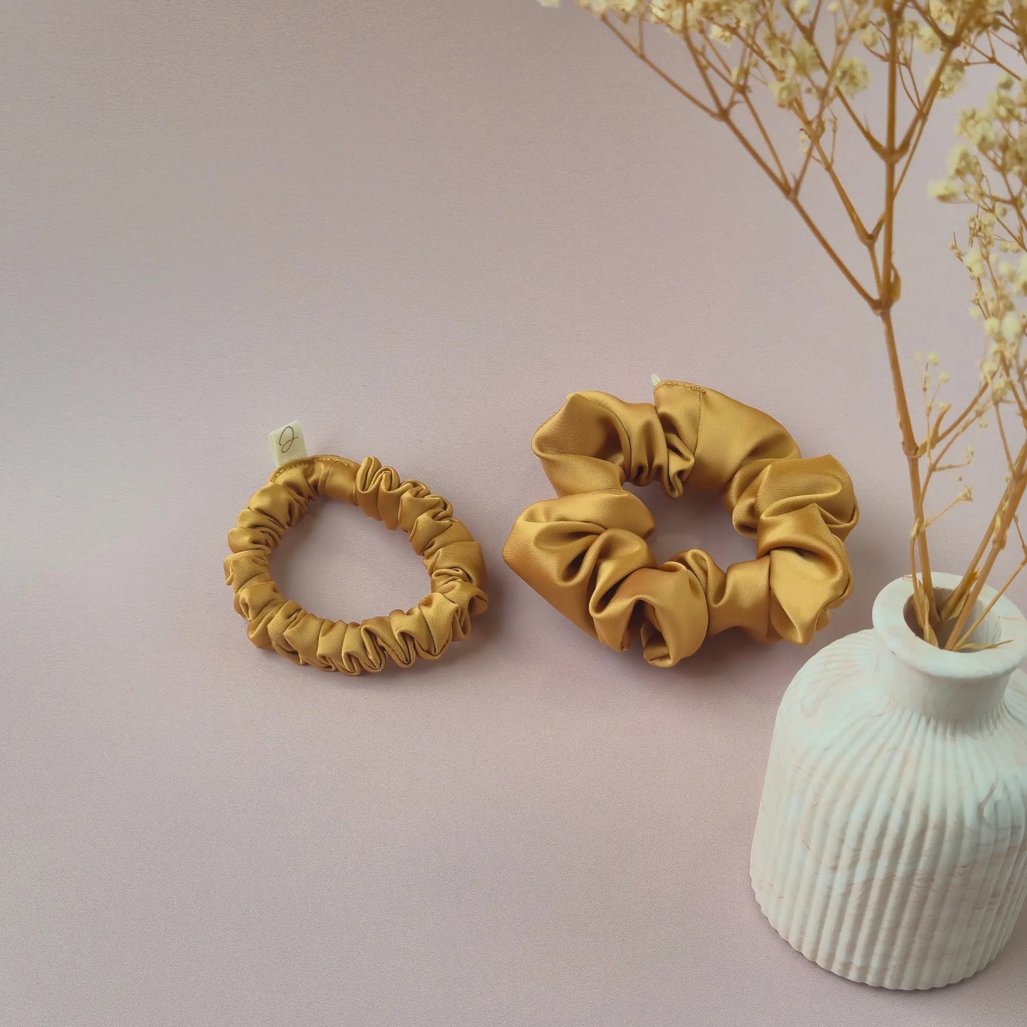 Chouchou en Satin Curcuma - Les Chouchous de Justine