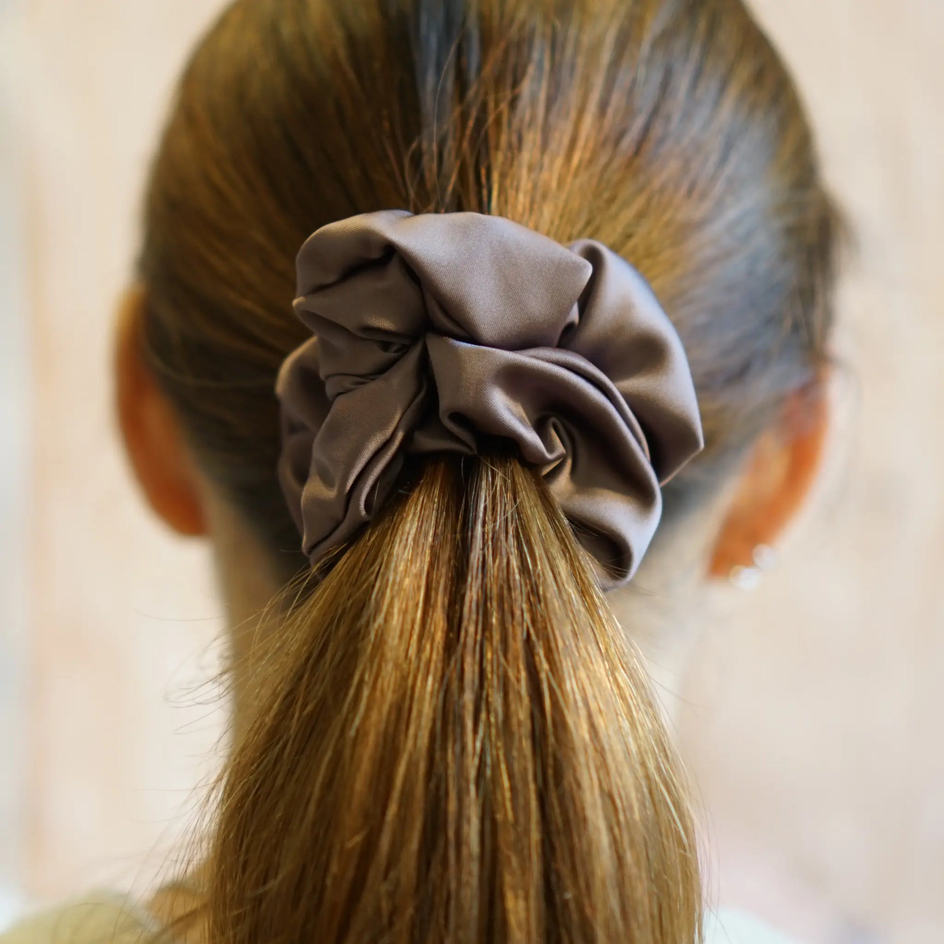 Taupe - Chouchou Cheveux Satin - Les Chouchous de Justine