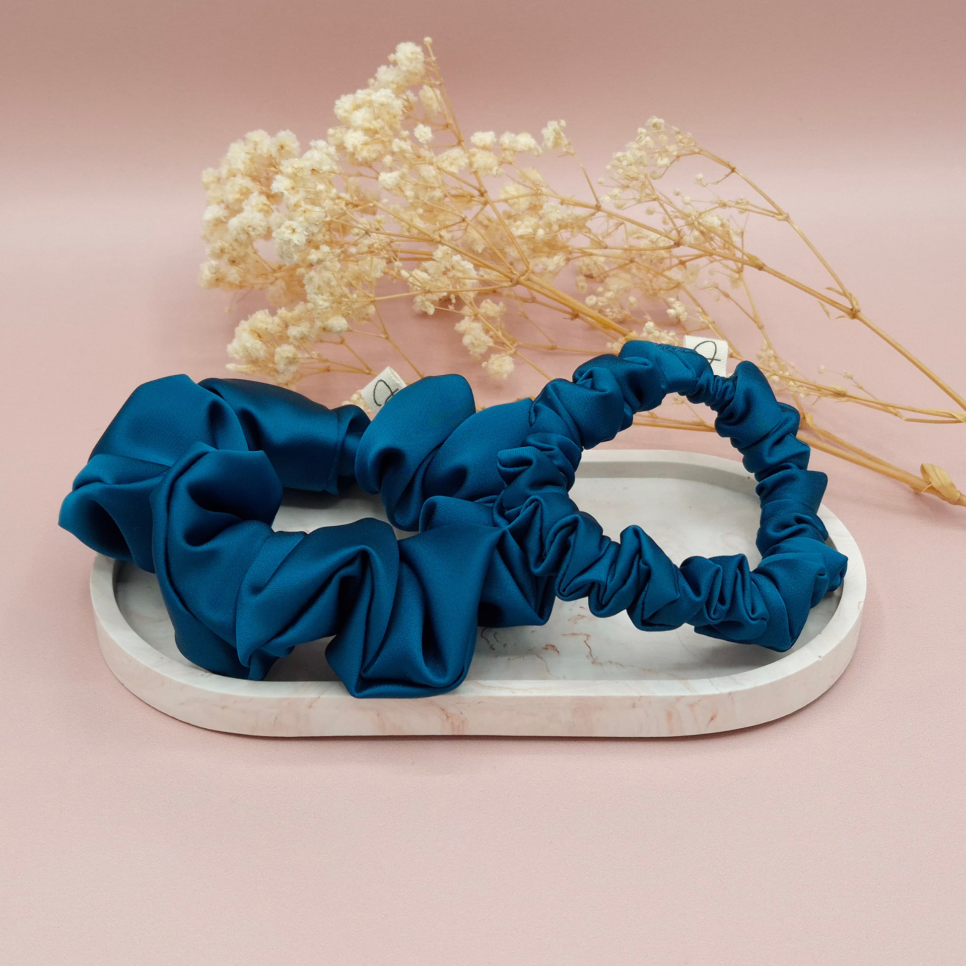 Chouchou en Satin Bleu Paon - Les Chouchous de Justine