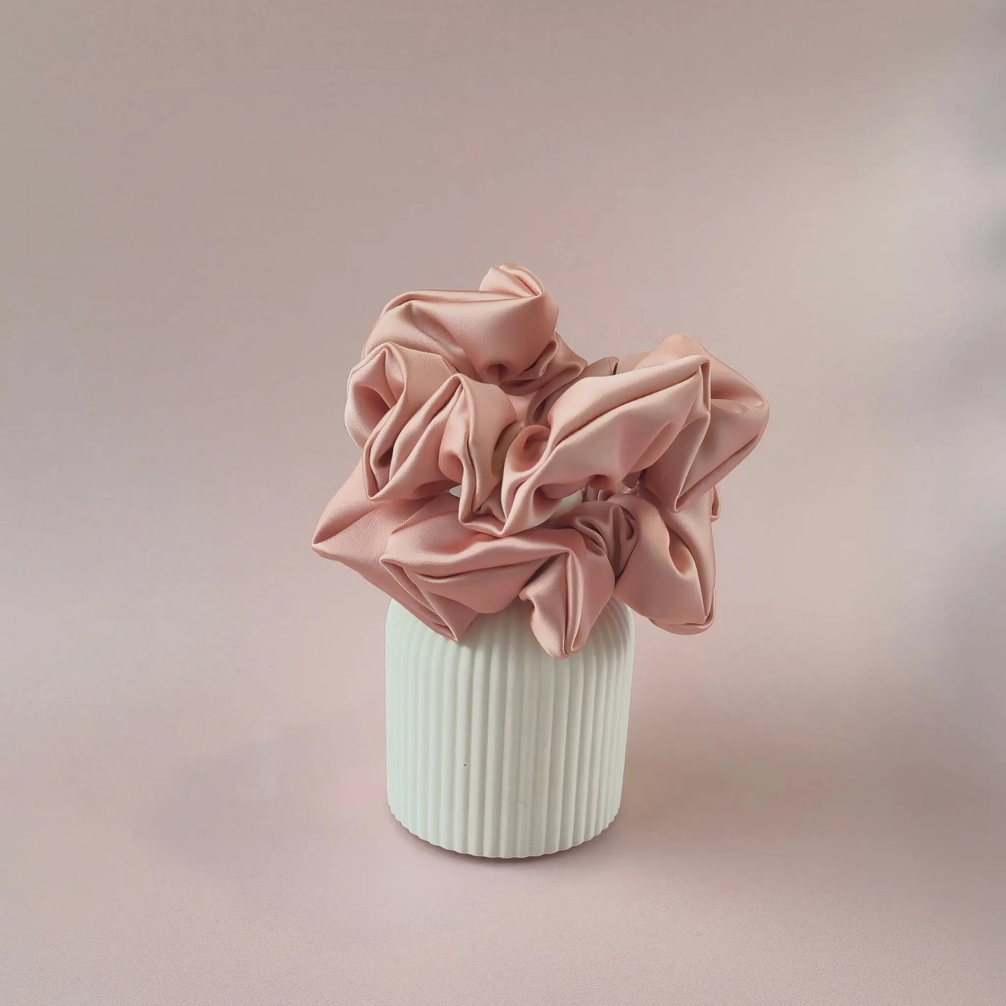 Chouchou en Satin Rose Carmay - Les Chouchous de Justine