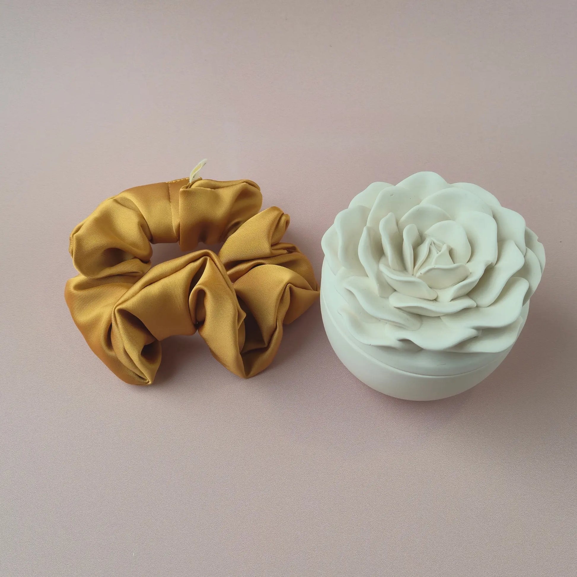 Chouchou en Satin Curcuma - Les Chouchous de Justine