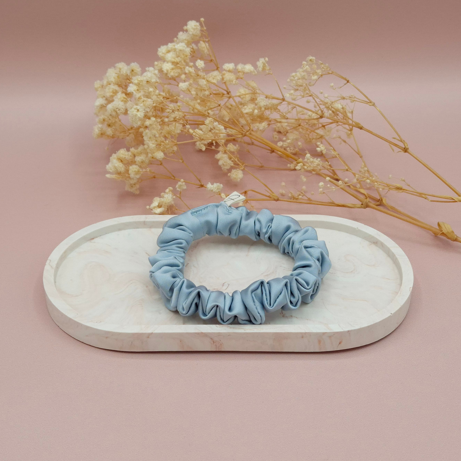 Chouchou en Satin Bleu Ciel - Les Chouchous de Justine