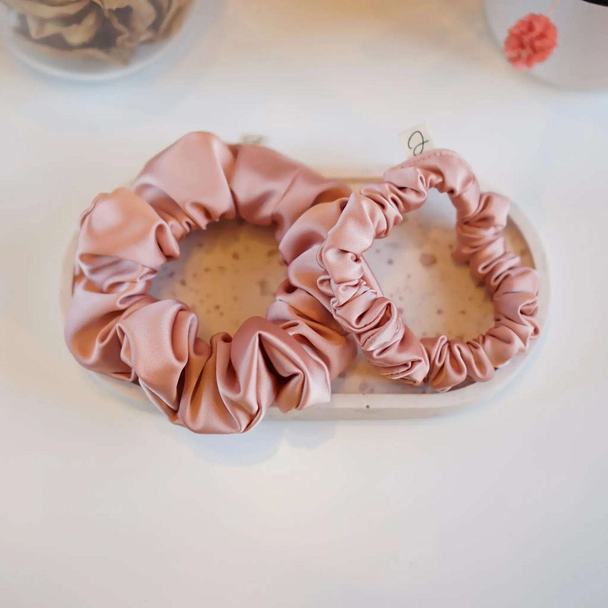 Rose Carmay - Chouchou Cheveux Satin - Les Chouchous de Justine
