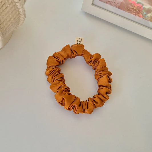 Mini Chouchou en Satin Curcuma - Les Chouchous de Justine