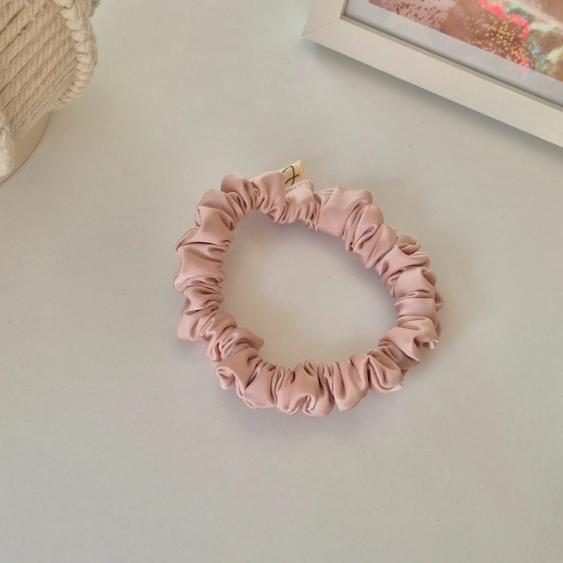 Mini Chouchou en Satin Rose Dragée - Les Chouchous de Justine