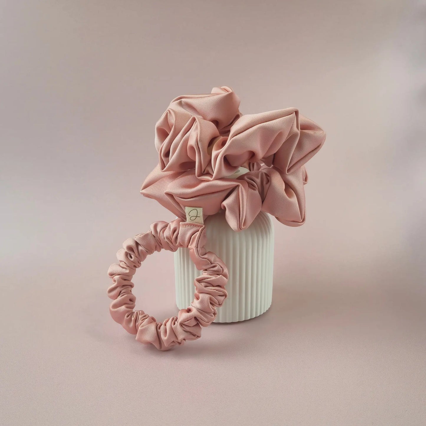 Chouchou en Satin Rose Carmay - Les Chouchous de Justine