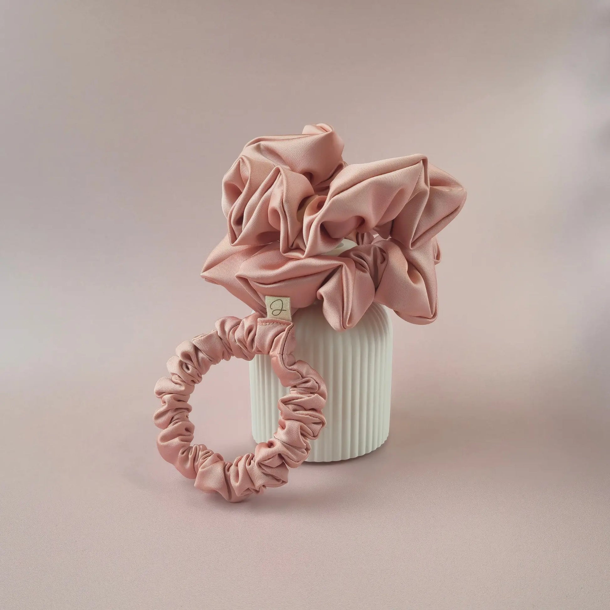 Chouchou en Satin Rose Carmay - Les Chouchous de Justine