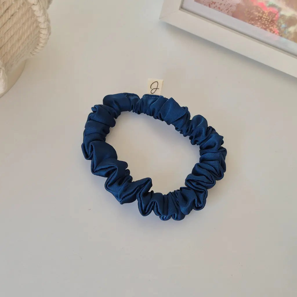 Mini Chouchou en Satin Bleu Paon - Les Chouchous de Justine