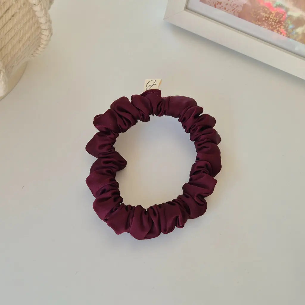 Mini Chouchou en Satin Bordeaux - Les Chouchous de Justine