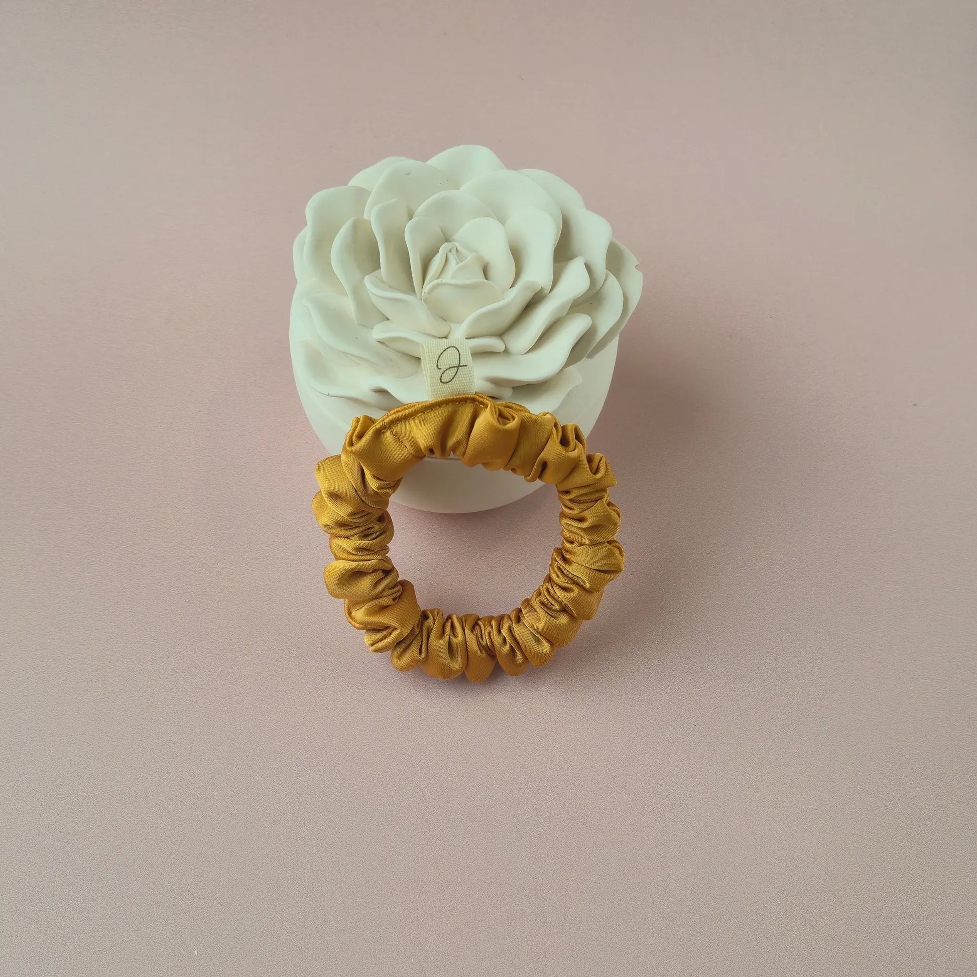 Chouchou en Satin Curcuma - Les Chouchous de Justine