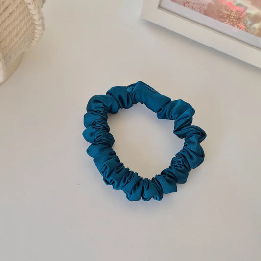 Mini Chouchou en Satin Bleu Paon - Les Chouchous de Justine