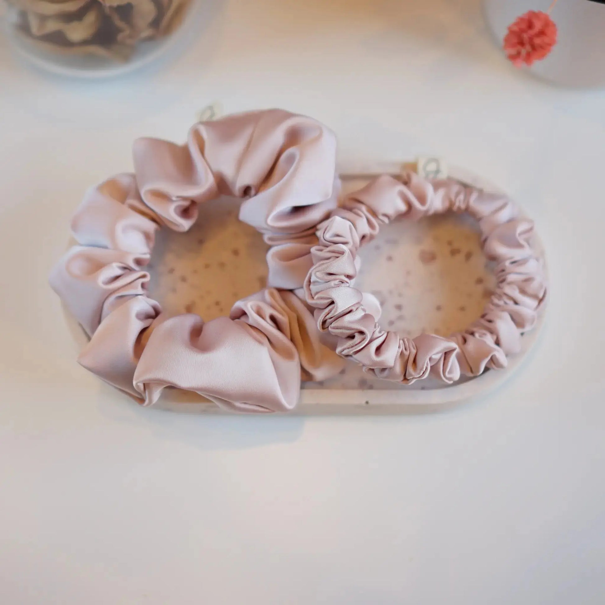 Rose Dragée - Chouchou Cheveux Satin - Les Chouchous de Justine