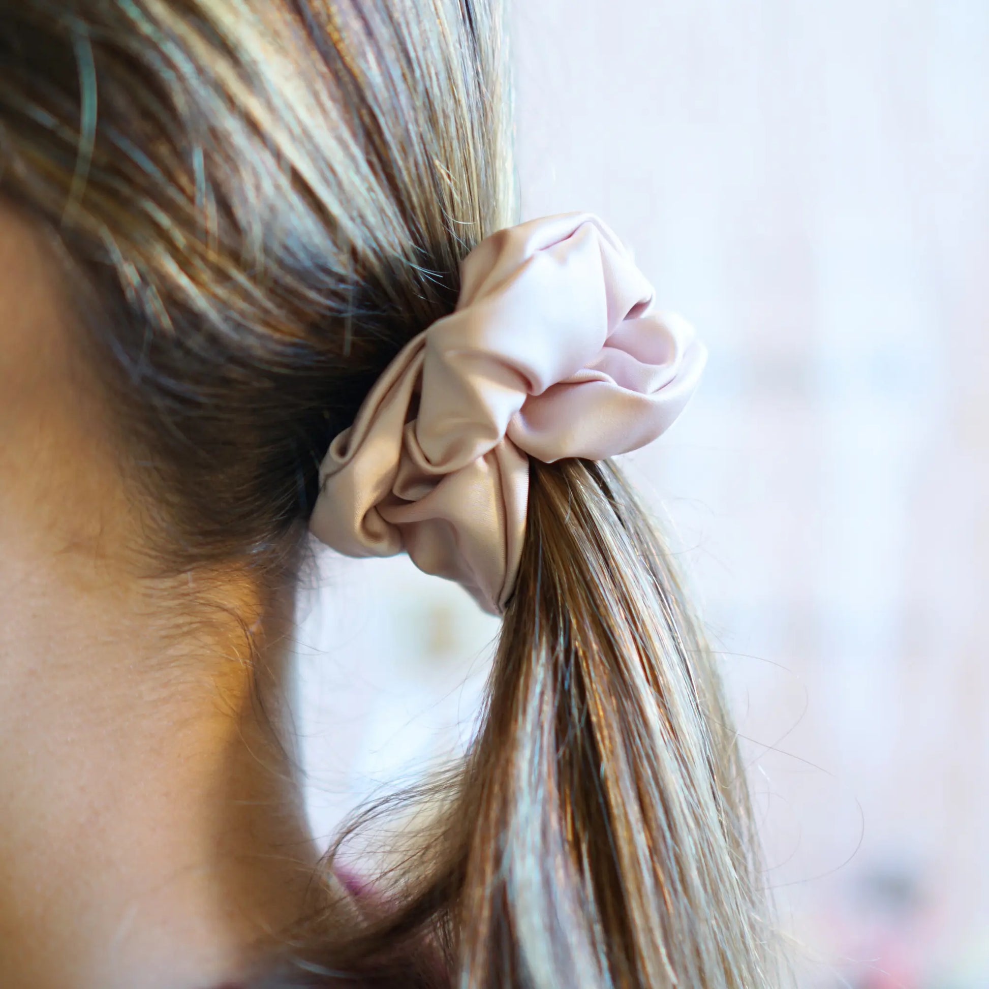 Rose Dragée - Chouchou Cheveux Satin - Les Chouchous de Justine
