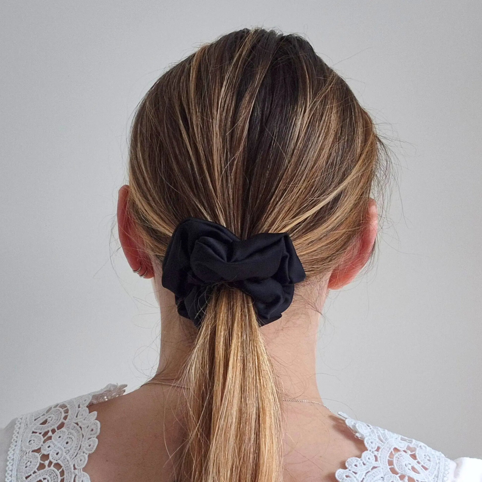 Chouchou en Satin Noir - Les Chouchous de Justine