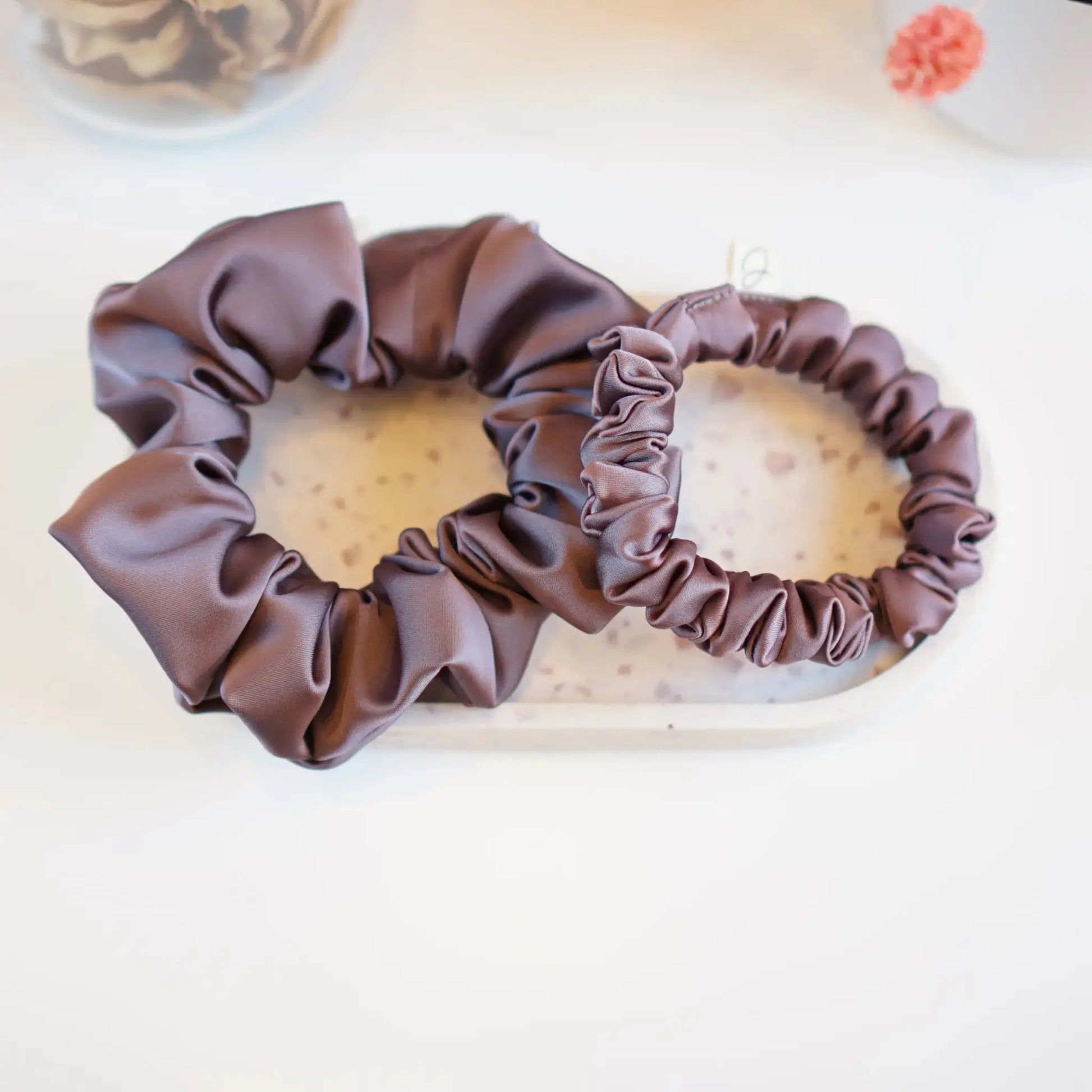 Taupe - Mini Chouchou Cheveux Satin - Les Chouchous de Justine