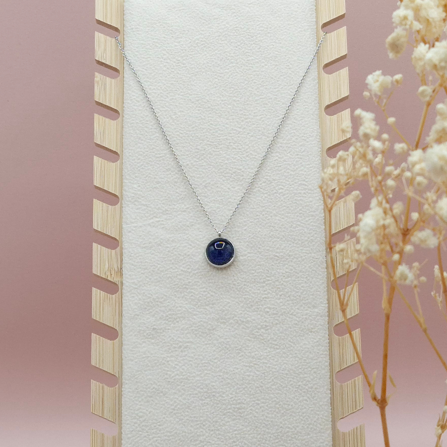Collier avec Pendentif Bleu Marine - Les Chouchous de Justine
